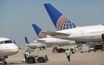 United Airlines Apologizes to Passenger Who Lost Seat to Texan Politician