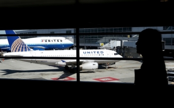 United Gets Deal With Pilots, Delta Seeks 1-Year Pay Cut