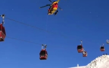 Rescue Teams Called in – 200 People Stuck on Ski Lift in French Alps