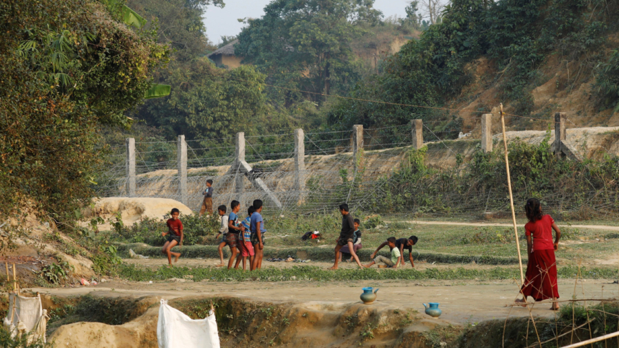 Rohingya Insurgents Say 10 Found in Burmese Grave ‘Innocent Civilians’