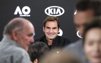 Federer Says He Should Not Be Favorite at 36