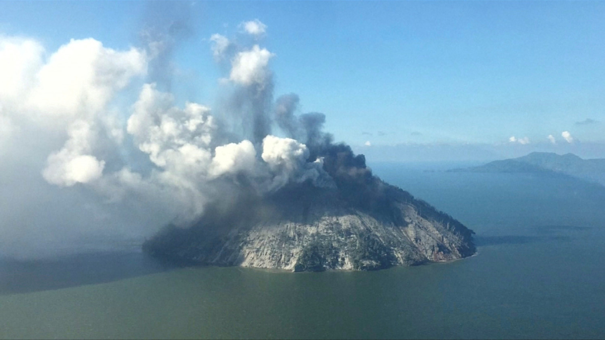 The remote island volcano of Kadovar spews ash into the sky in Papua New Guinea on Jan. 6, 2018. (Samaritan Aviation/via Reuters)