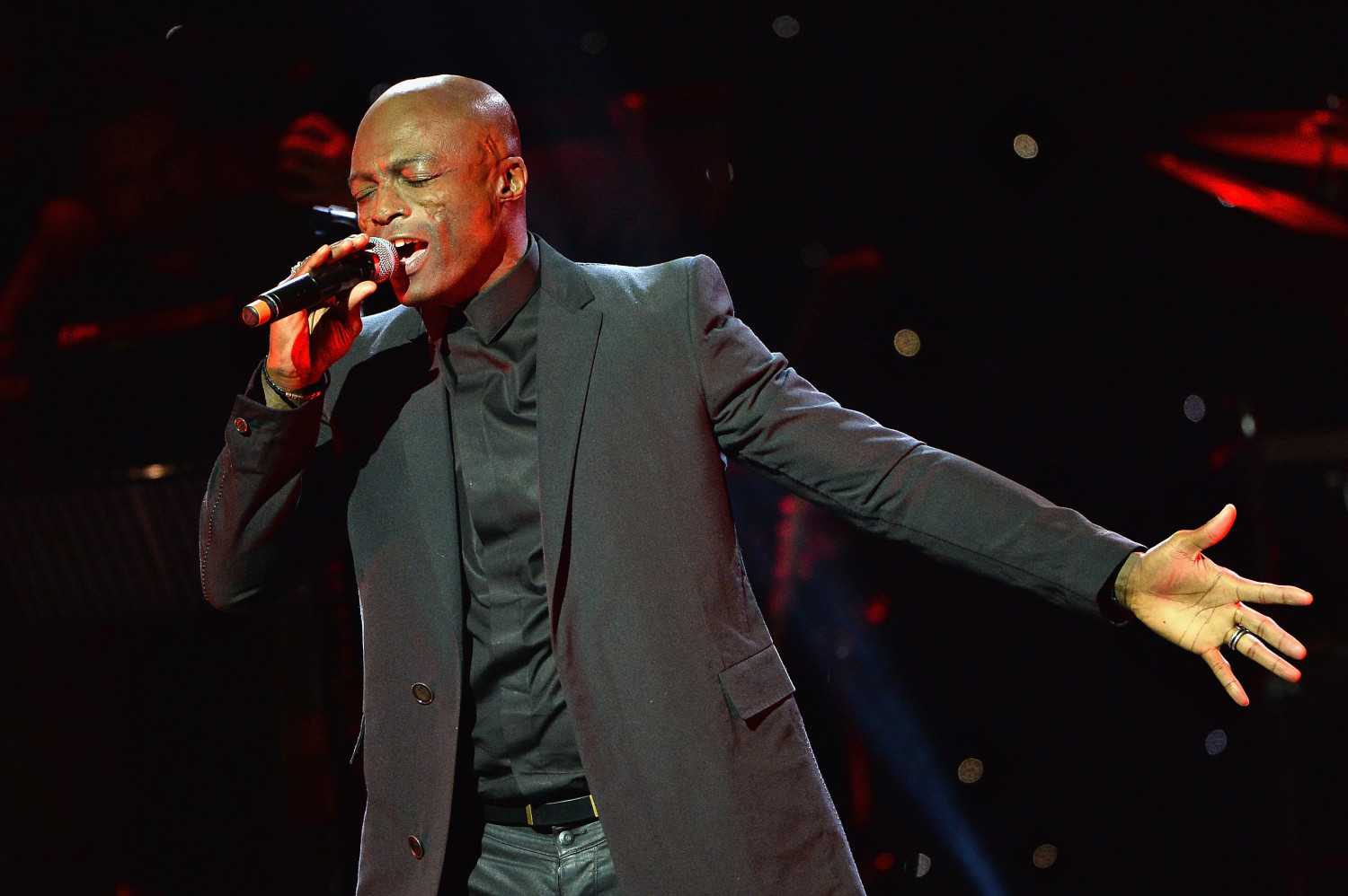 Seal performs on stage at Magic FM's Magic of Christmas concert at London Palladium in London, England on Nov. 26, 2017. (Jeff Spicer/Getty Images)
