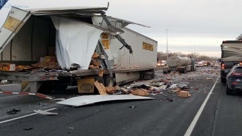 Multiple Vehicle Crash Kills 1, Closes Interstate