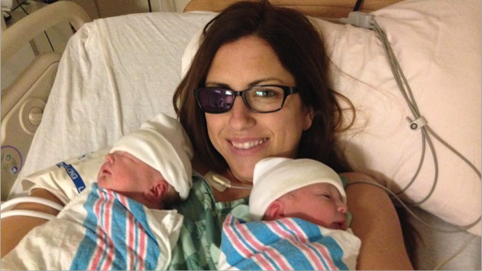 Mother of 4 Diagnosed with Cancer Has Eye Removed and Gives Birth to Healthy Twins