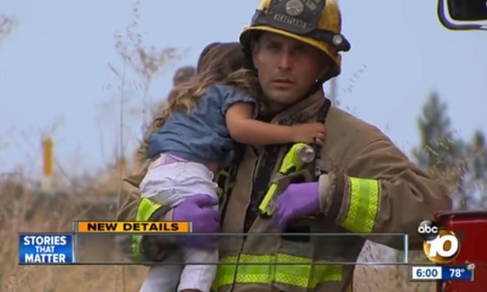 Firefighter Called a Hero for Comforting Little Girl After Crash | NTD