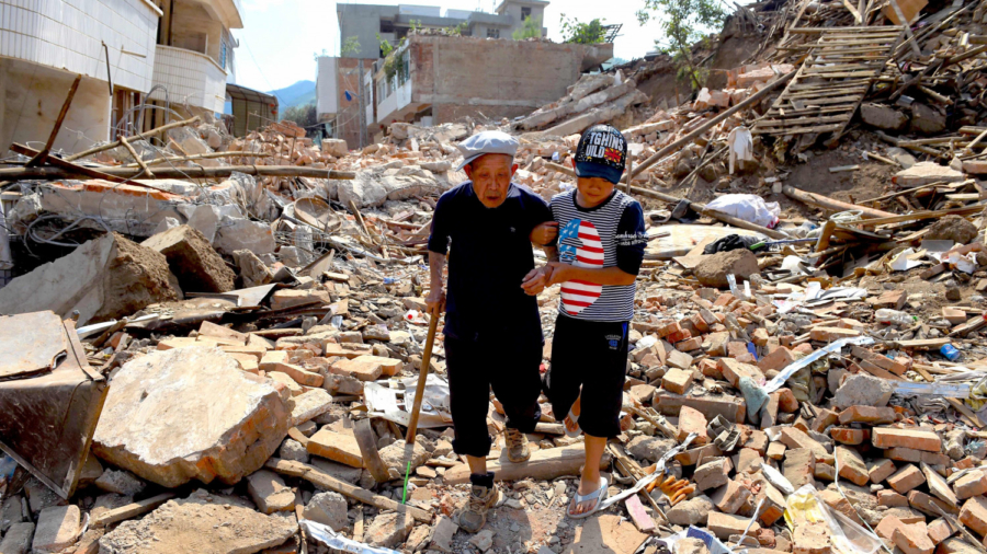 Yunnan Earthquake Victims Clash With Police to Seek Relief