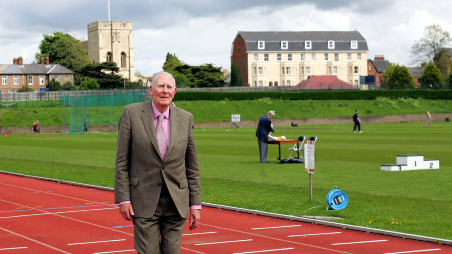 Roger Bannister, First Four-Minute Miler, Dies Aged 88