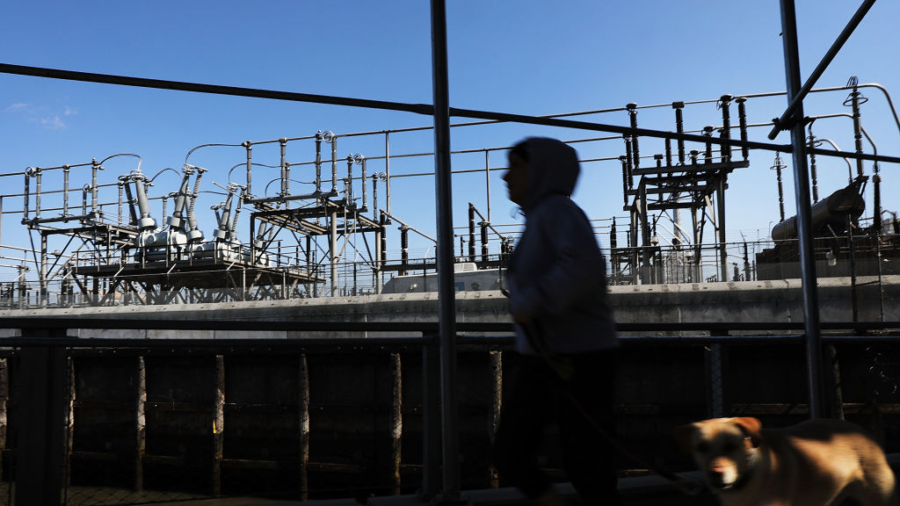 NYC Honors Power Supply Workers