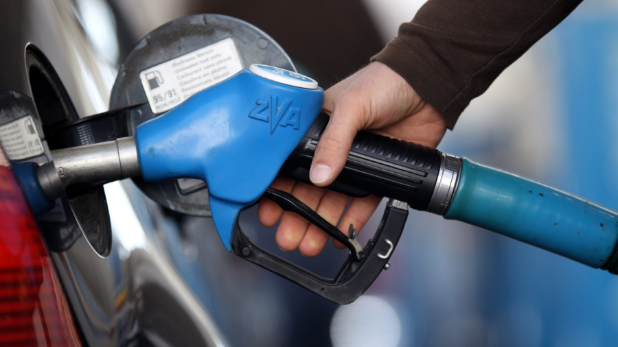 Average US Gas Price Falls to Under $2.25 per Gallon