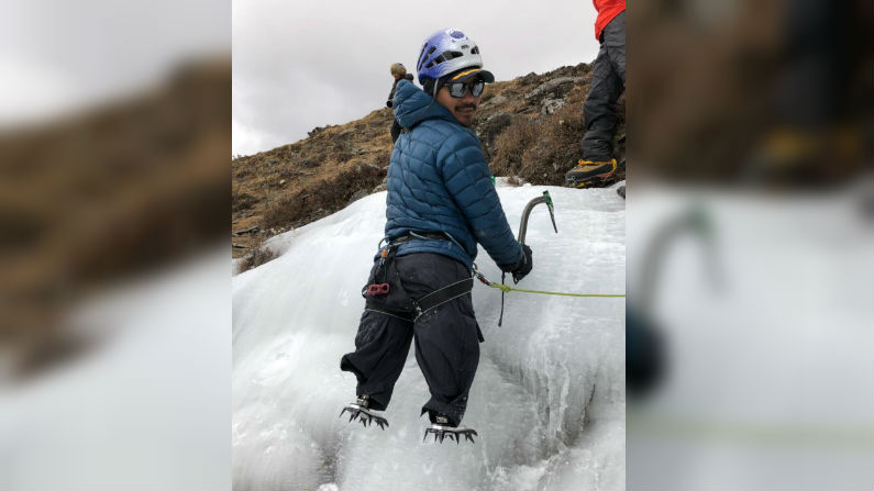 Veteran Who Lost His Legs Could Become First Double Amputee to Climb Everest