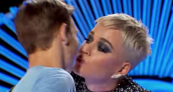 Katy Perry Under Fire Over Unwanted Kiss On ‘idol Ntd