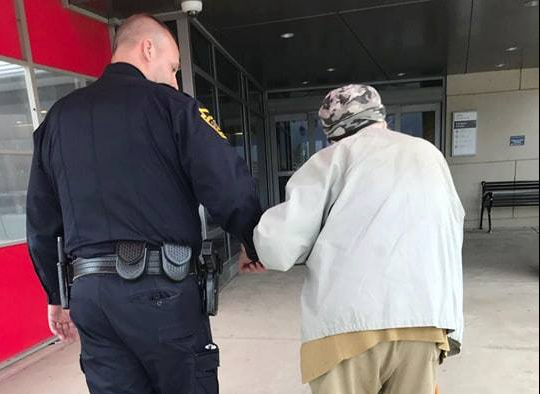 This Photo of a Police Officer and Elderly Man Goes Viral—Here’s the Sad Reason Why