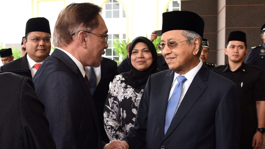 Malaysia’s Anwar Walks Free After Royal Pardon, Meets Mahathir