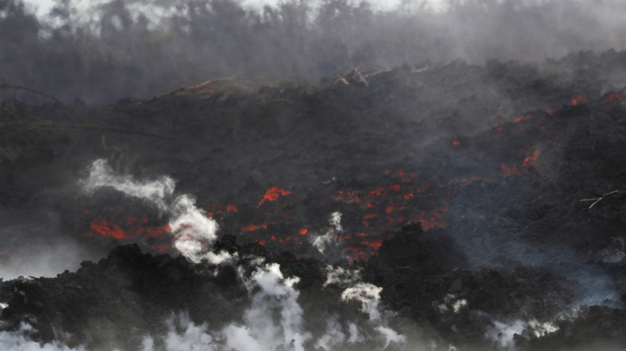 US Marine Helicopter Evacuation Readied as New Lava Stream Hits Ocean