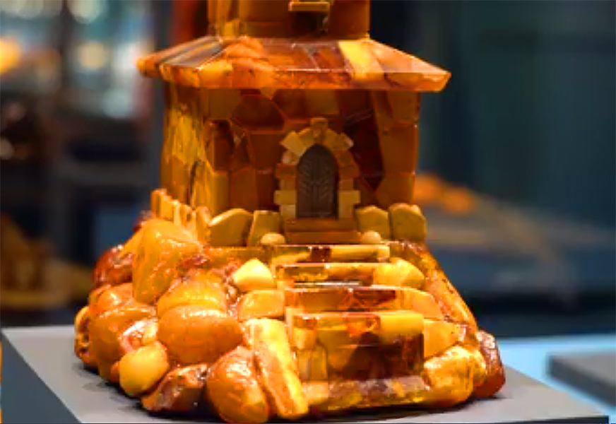 This amber castle might cost a bit of money (NTD)