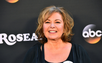 Roseanne Barr Trashes ABC in Return to Stand-Up Comedy
