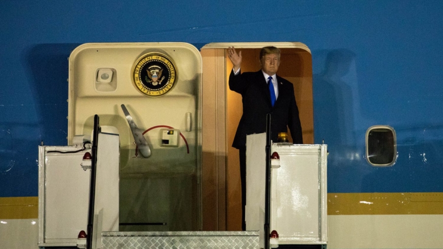 Trump Arrives in Singapore to Meet With Kim Jong Un