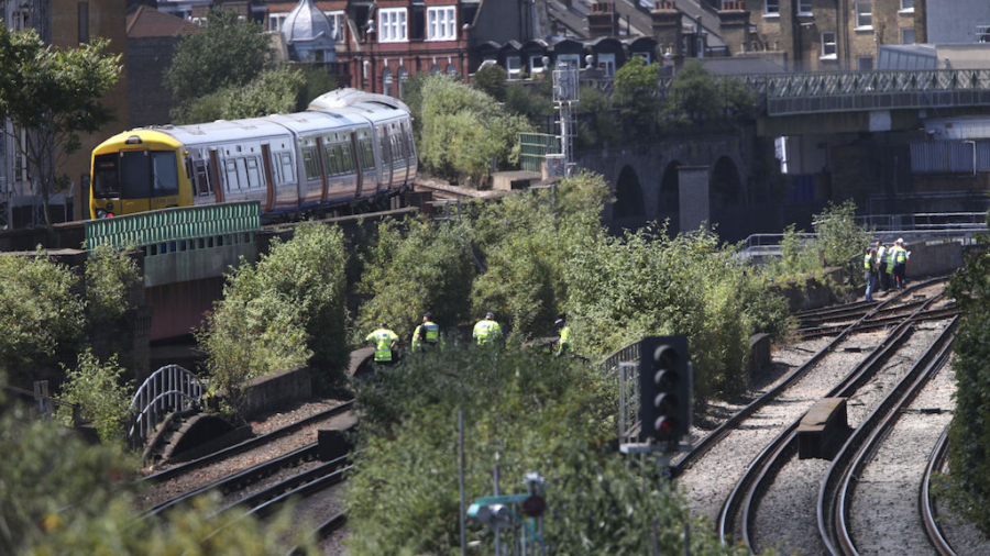 3 Men Struck Dead by Train in South London