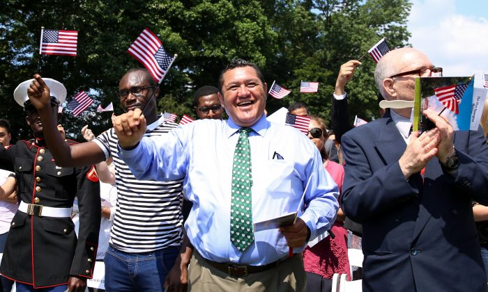 America’s Newest Citizens Celebrate July Fourth at Washington’s Home