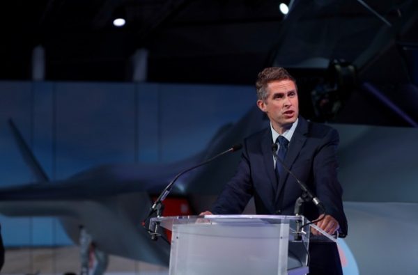 Britain's defense minister Gavin Wiliamson unveils a model of the new jet fighter in Farnborough, Britain, July 16, 2018. (Reuters/Peter Nicholls)