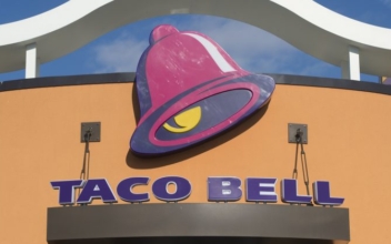 Woman Finds Box Cutter in Taco Bell Meal