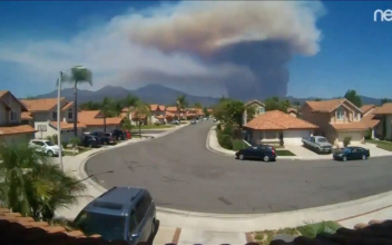 Timelapse Video Shows Giant Smoke Formation From Holy Fire