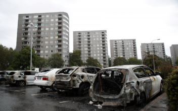Youths Set Fire to Cars in Violence Across Southwest Sweden