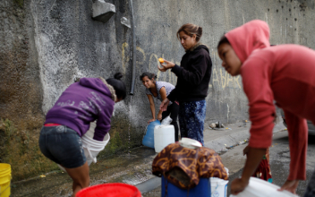 Hospitals Scrap Surgeries, Venezuelans Forgo Showers as Taps Run Dry
