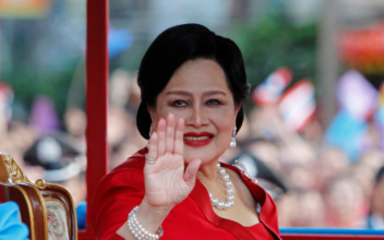 Thailand’s Queen Mother Admitted to Hospital