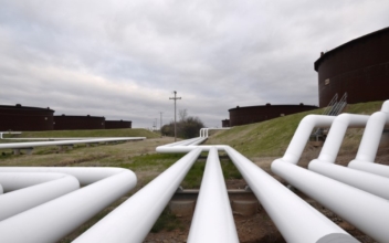 Businesses, Representatives Clash Over Enbridge Pipeline