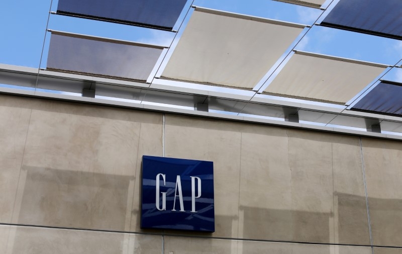 Gap Shares Tumble as Flagship Brand Shows No Sign of Recovery