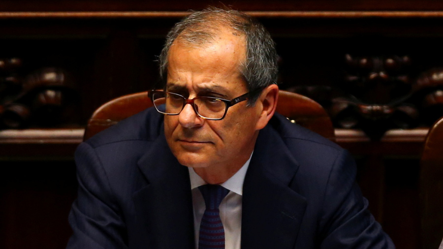 Italy Economy Minister Tells Party Leaders to Cool It: Paper