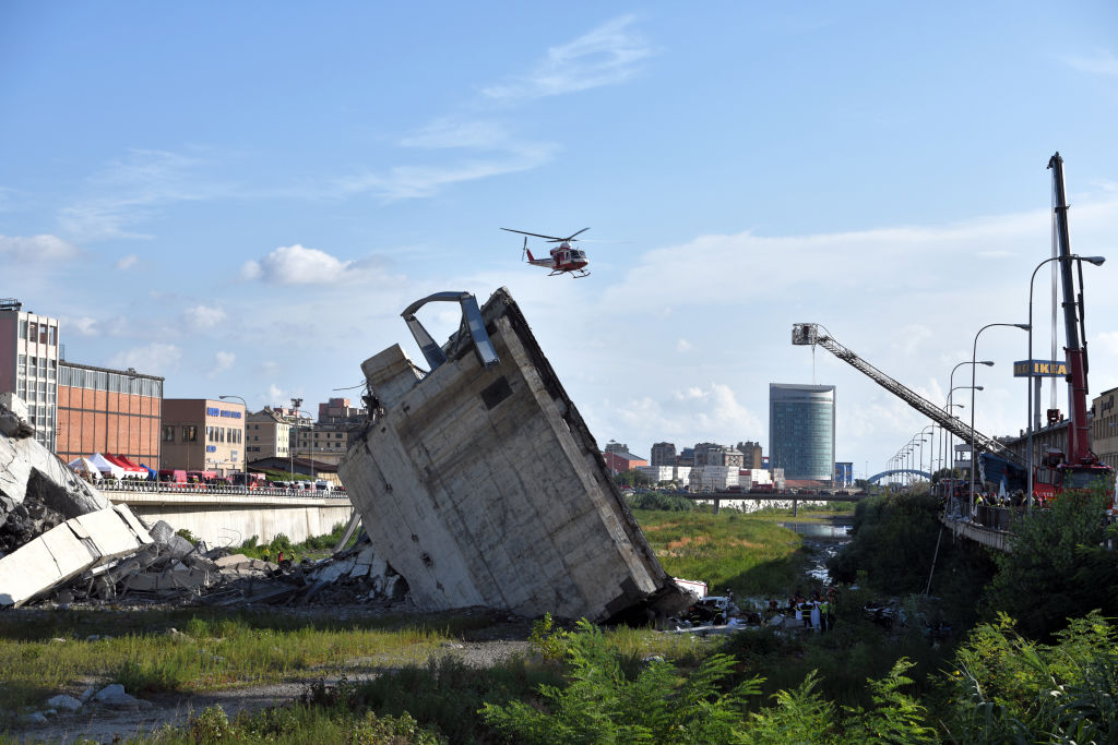 An Italian firefighter helicopter flies over the scene after a section of the Morandi motorway bridge collapsed. (PIERO CRUCIATTI/AFP/Getty Images)