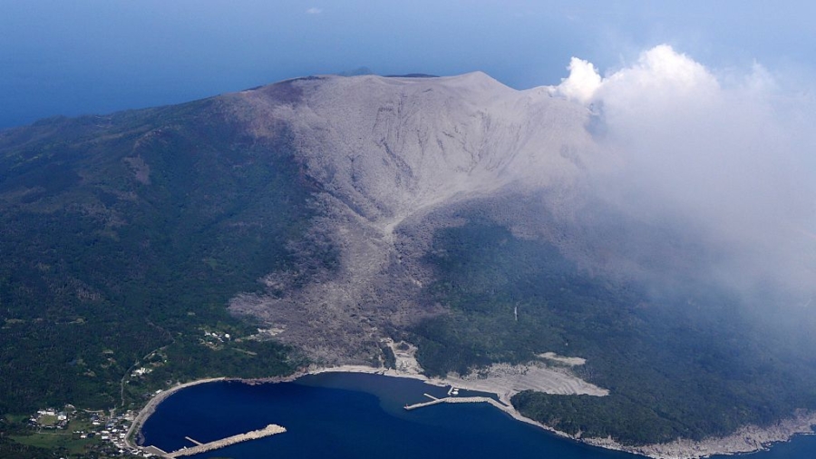 Japan Hikes Volcanic Warning Level, Prepares to Evacuate Island