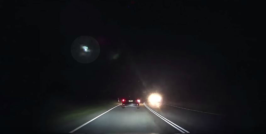 Meteor Lights up Sky Over Perth, Sonic Boom Shook House | NTD