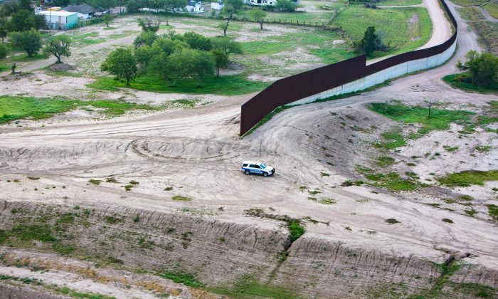 ‘Buy a Brick, Build the Wall’ Bill Introduced After Success of GoFundMe