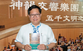 Shen Yun Shows Taoyuan Mayor the Rich Cultural Connotations of China