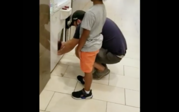 Men Tells Girl to Steal Prizes From Inside Vending Machine Game