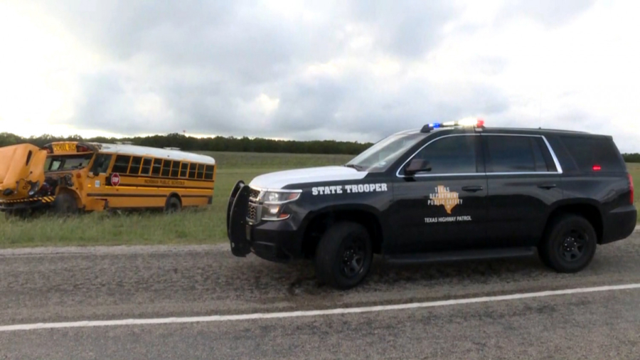 Dozens of Children Injured in School Bus Crash in Texas | NTD