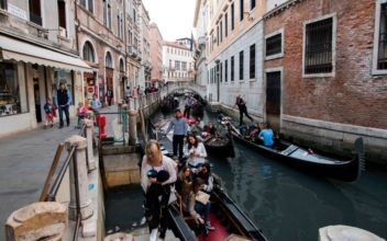 Tourists in Venice May No Longer Be Allowed to Sit Down Under New Rules