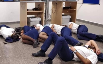 Photo of Stranded Crew Sleeping on Airport Floor is Staged, Says Airline