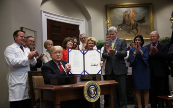 Trump Signs Bills to Eliminate Pharmacy Gag Orders