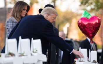 Trump Pays Respects to Victims at Pittsburgh Synagogue