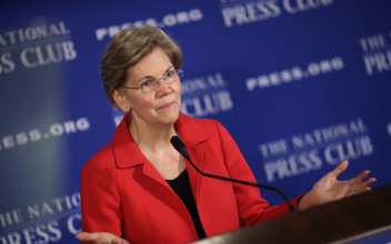 Presidential Hopeful Elizabeth Warren Pushes to Abolish Electoral College