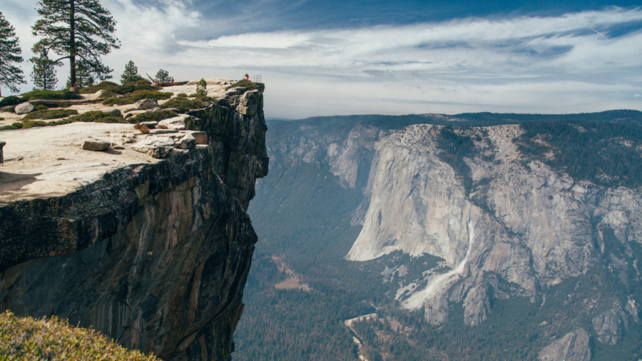 2 People Fall to Their Deaths Off 1000-Ft Cliff at Yosemite