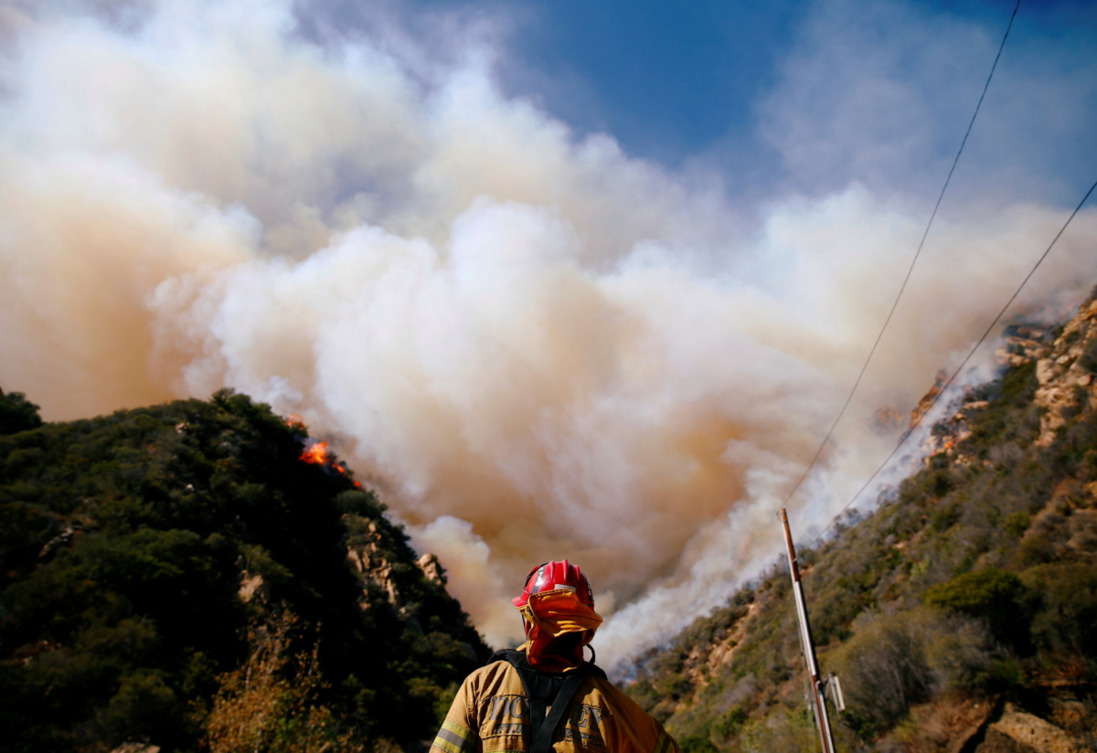 Firefighters battle the Woolsey Fire as it continues to burn in Malibu, California, on Nov. 11, 2018. (Eric Thayer/Reuters)