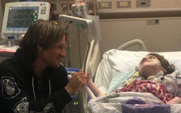Country Singer Keith Is ‘Urban Legend’ as He Serenades Sick Fan at Ohio Children’s Hospital