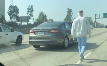 ‘Not a Prank’: Bandaged Man Walks on Los Angeles Freeway Carrying a Knife