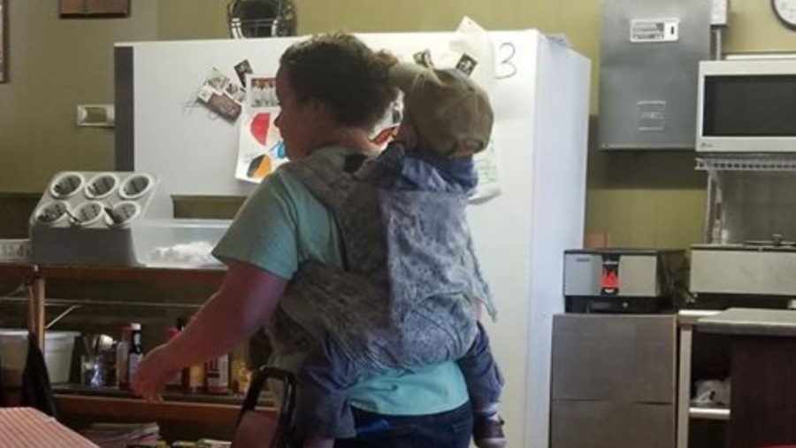 Tennessee Waitress Praised After Being Pictured Working With Child Strapped to Her Back